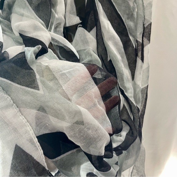 Stylish Black Chevron and Solid Tan Scarf Set - 2 items OS - Picture 8 of 8